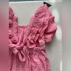Boutique|Baby girl Pink Ruffled Romper/Onesie Bodysuit in gauze muslin cotton•••